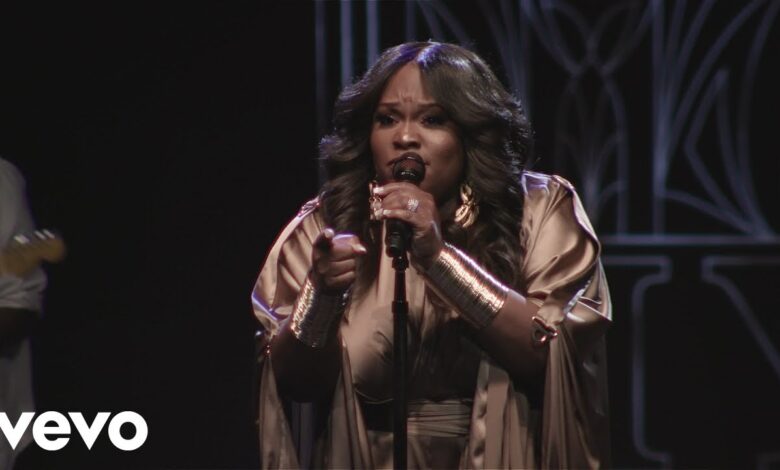 Tasha Cobbs Leonard - Reach Out And Touch The Lord (Mp3 Download, Lyrics)