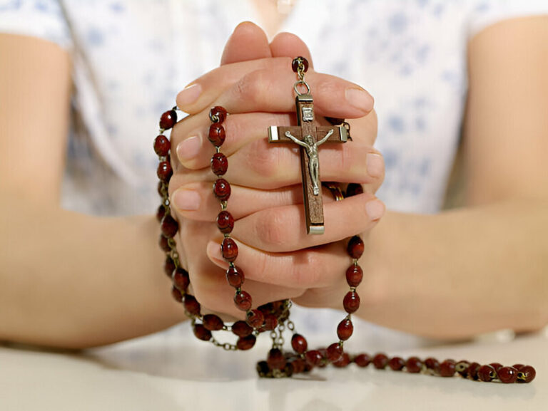 How to pray the rosary step by step for beginners